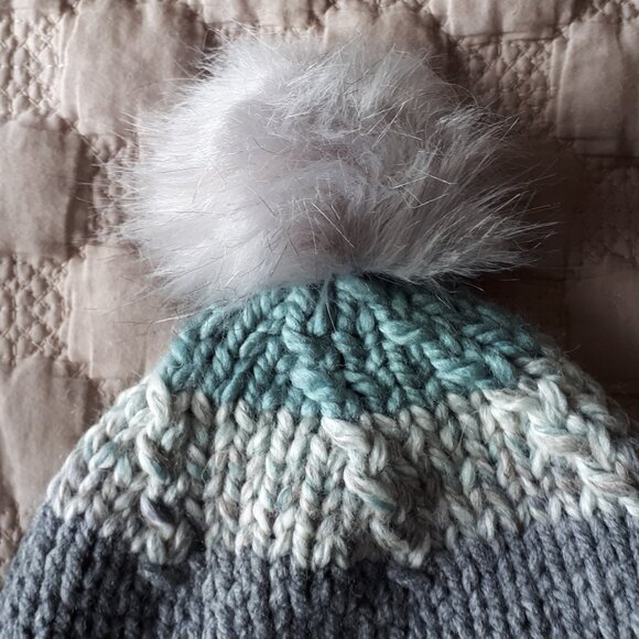 Hand knitted hat - Picture 2 of 3